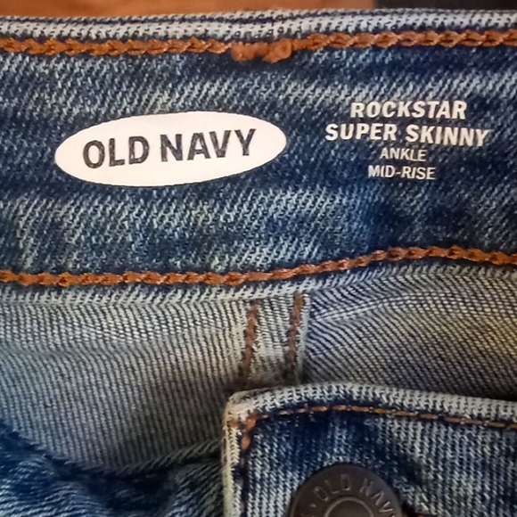 Old navy Rockstar supper skinny jeans - Picture 2 of 2